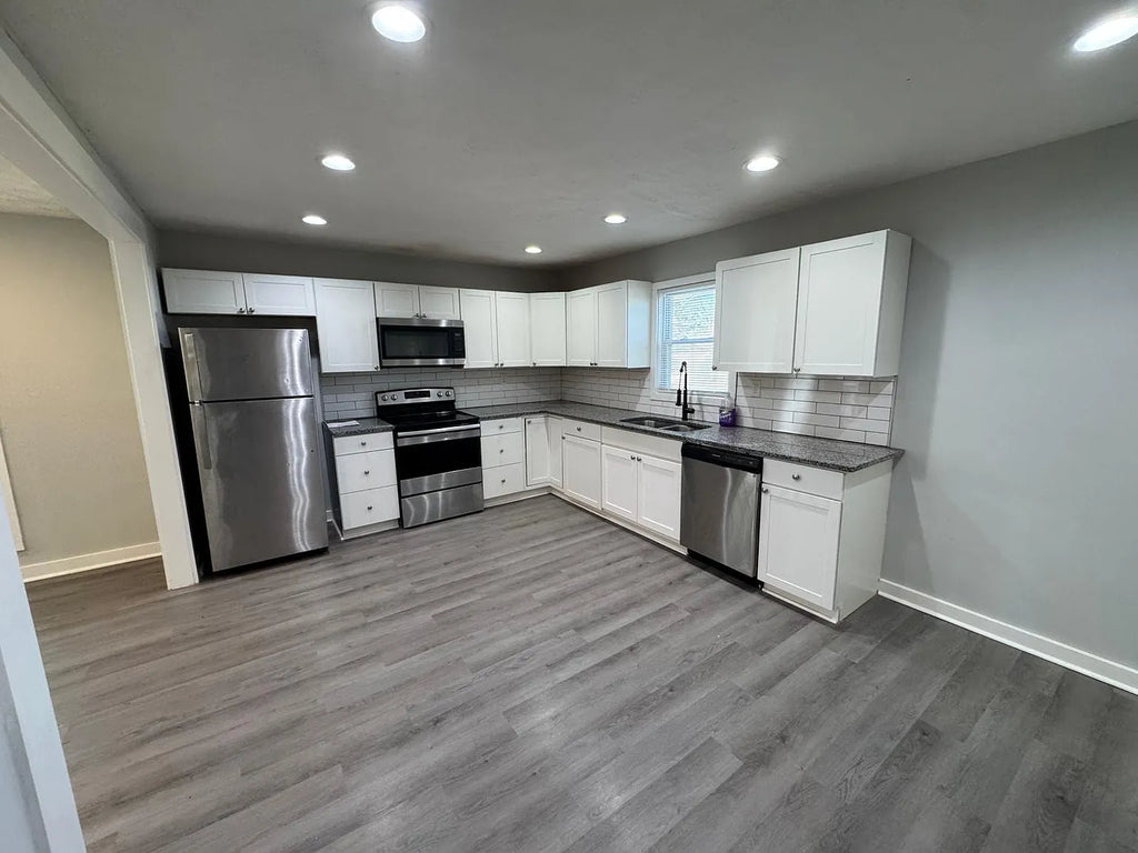 7018 Stephens Dr, Rex, GA 30273